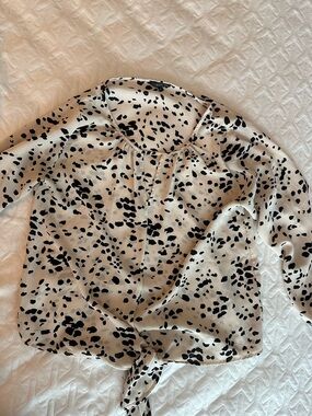 West Kei Black and White Tie-Front Blouse